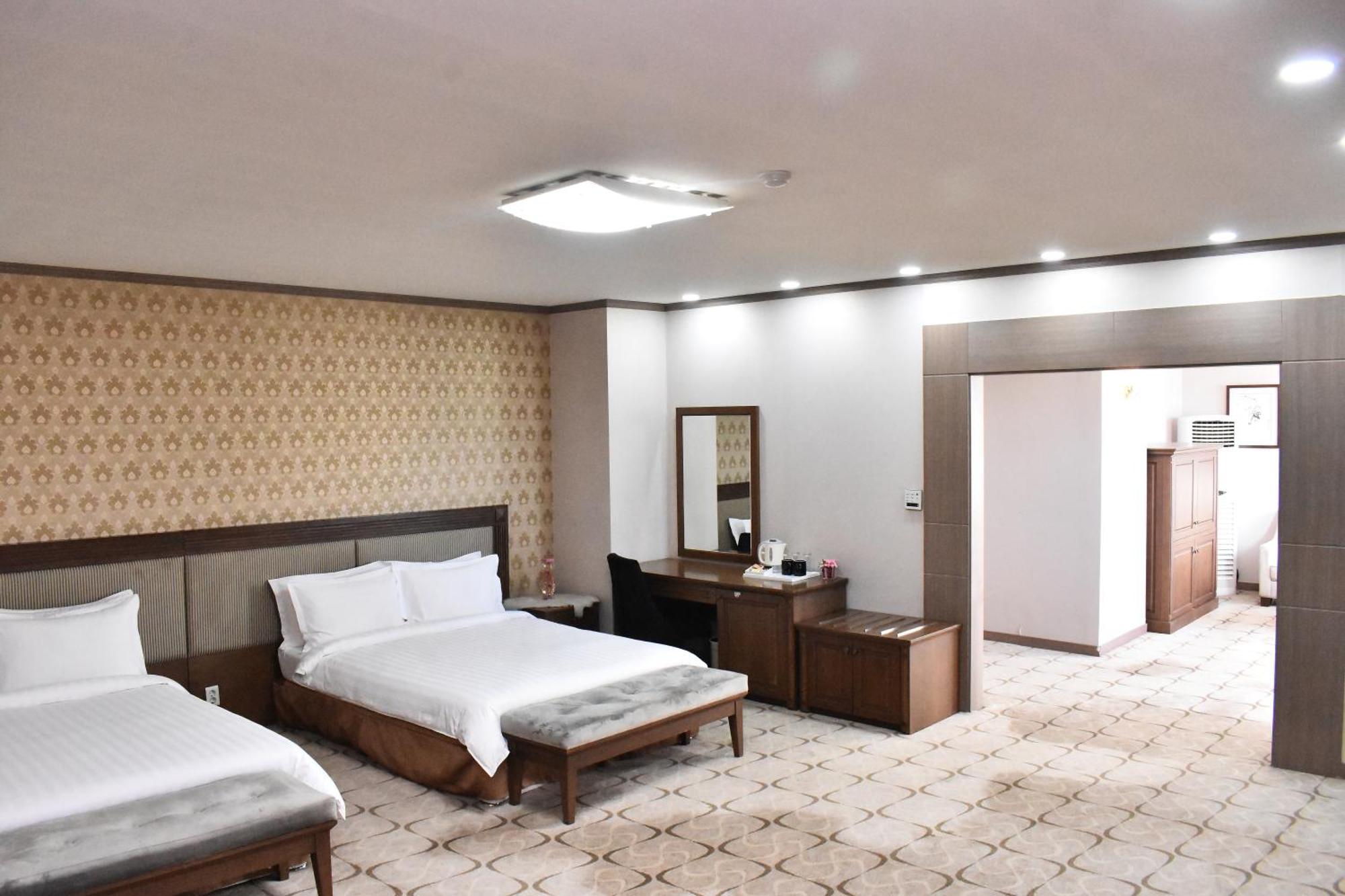 Sunjin Grand Hotel Ulaanbaatar Exterior foto