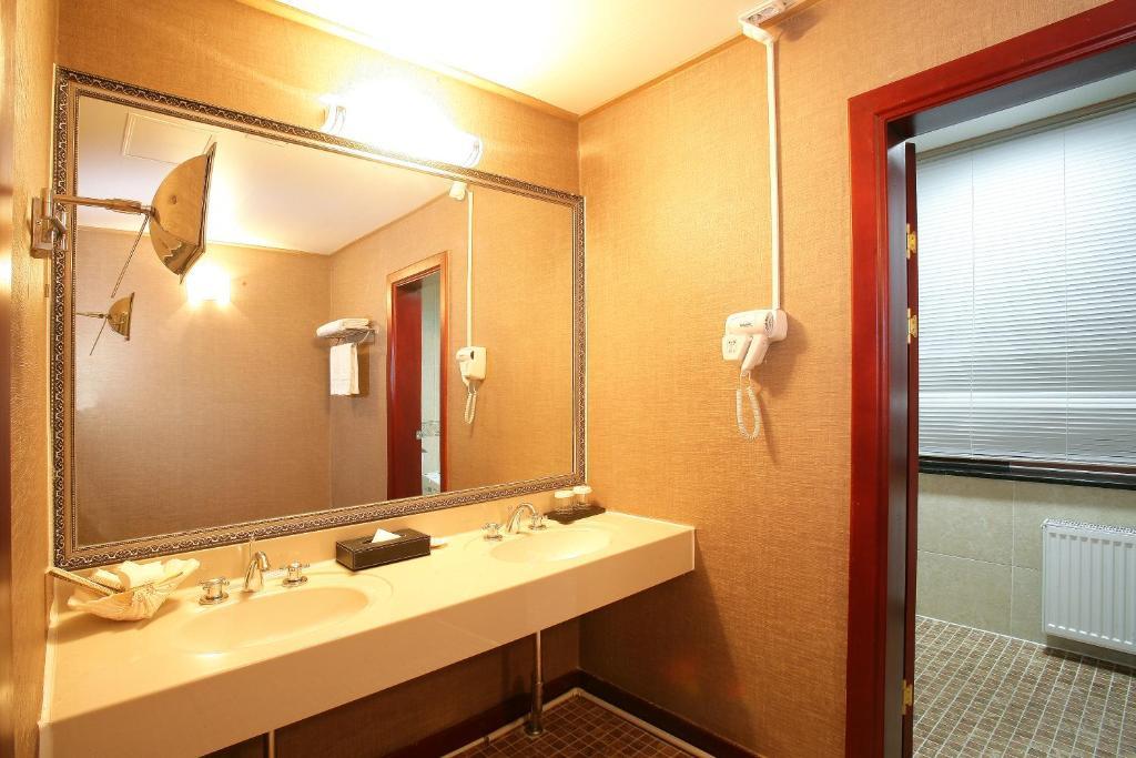 Sunjin Grand Hotel Ulaanbaatar Quarto foto